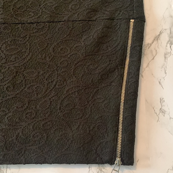 Aritzia Wilfred lace detail pencil skirt size 10 - Picture 3 of 3